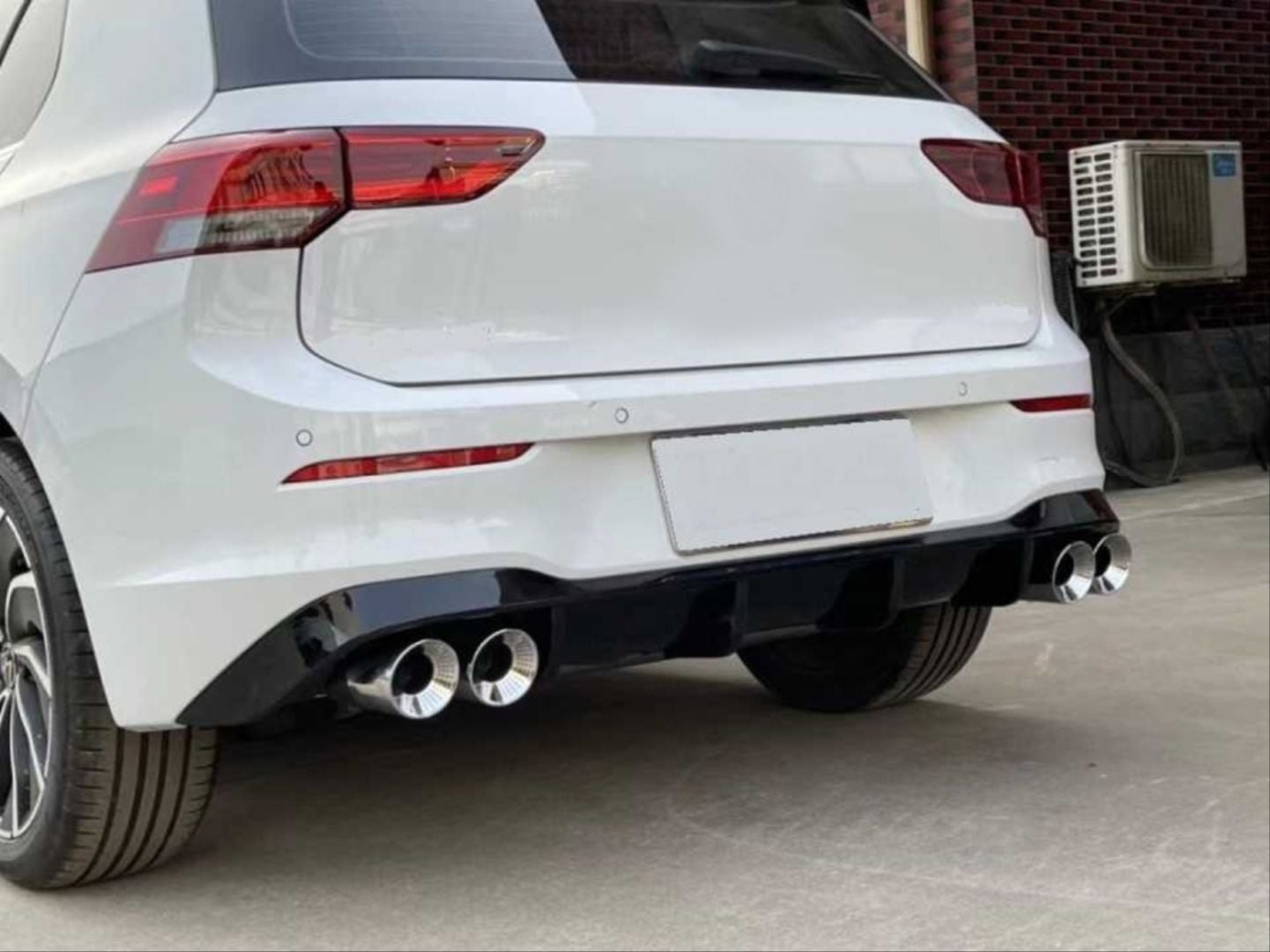 Volkswagen Golf Uyumlu 8 ''R'' Difüzör (Piano Black) - 4 Egzoz (Life Style İmpression Paket İçin)