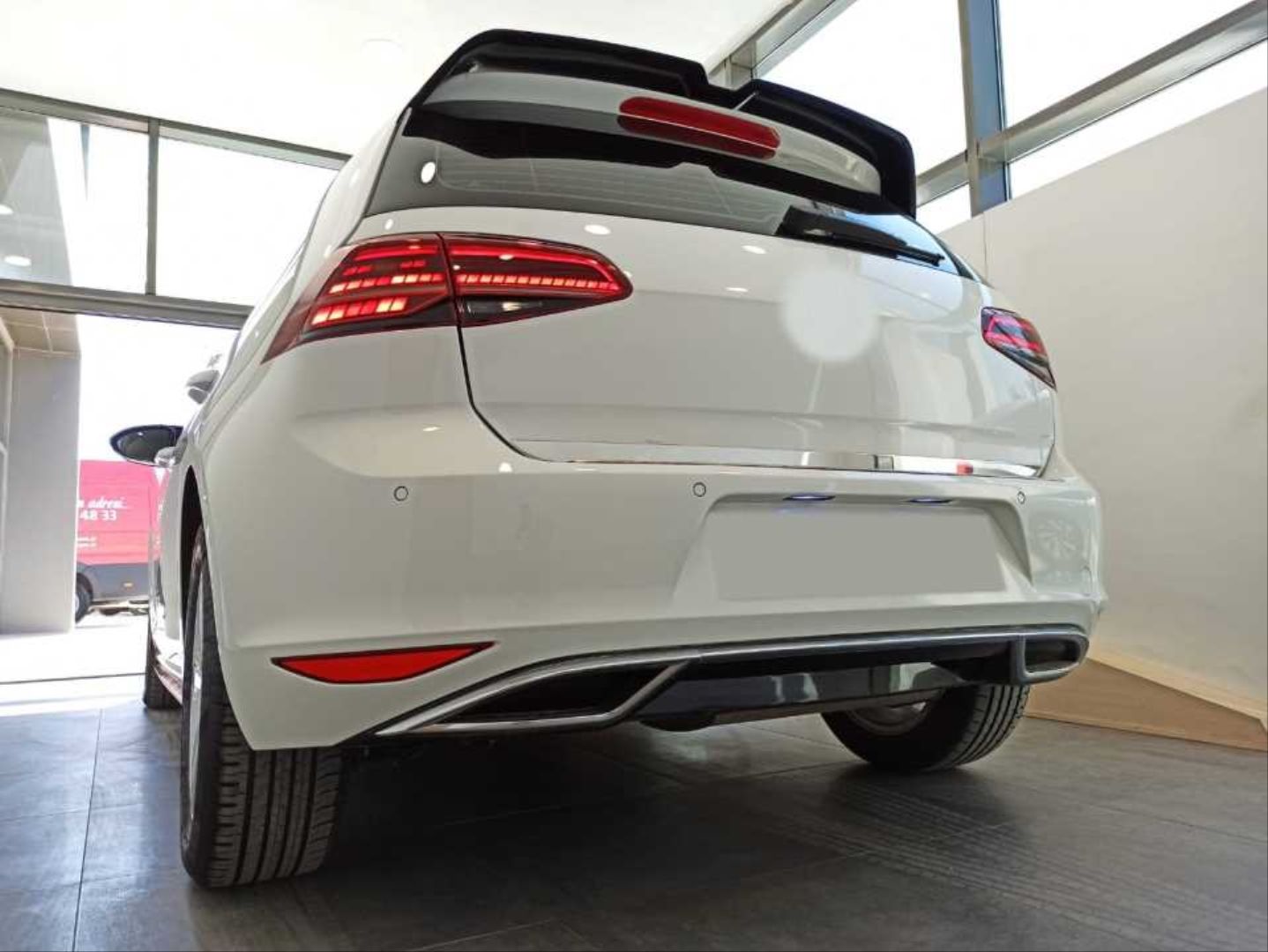 Volkswagen Golf Uyumlu 7 2013-2017 Difüzör Parlak Siyah
