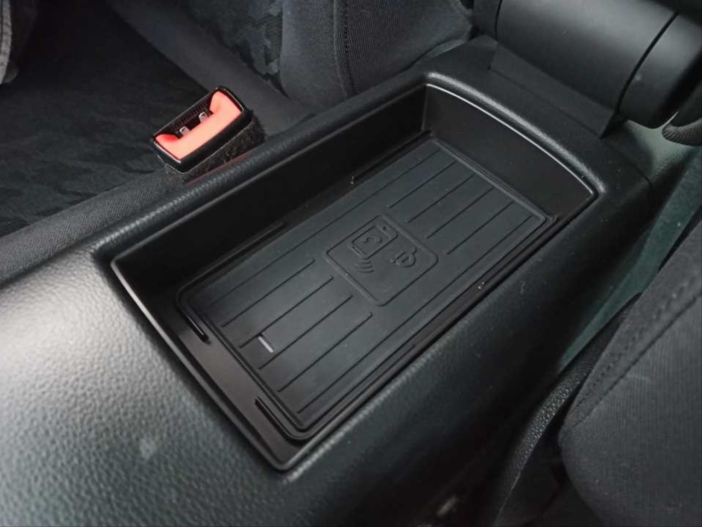 Audi A3 Uyumlu 2012-2019 Kablosuz Şarj Standı