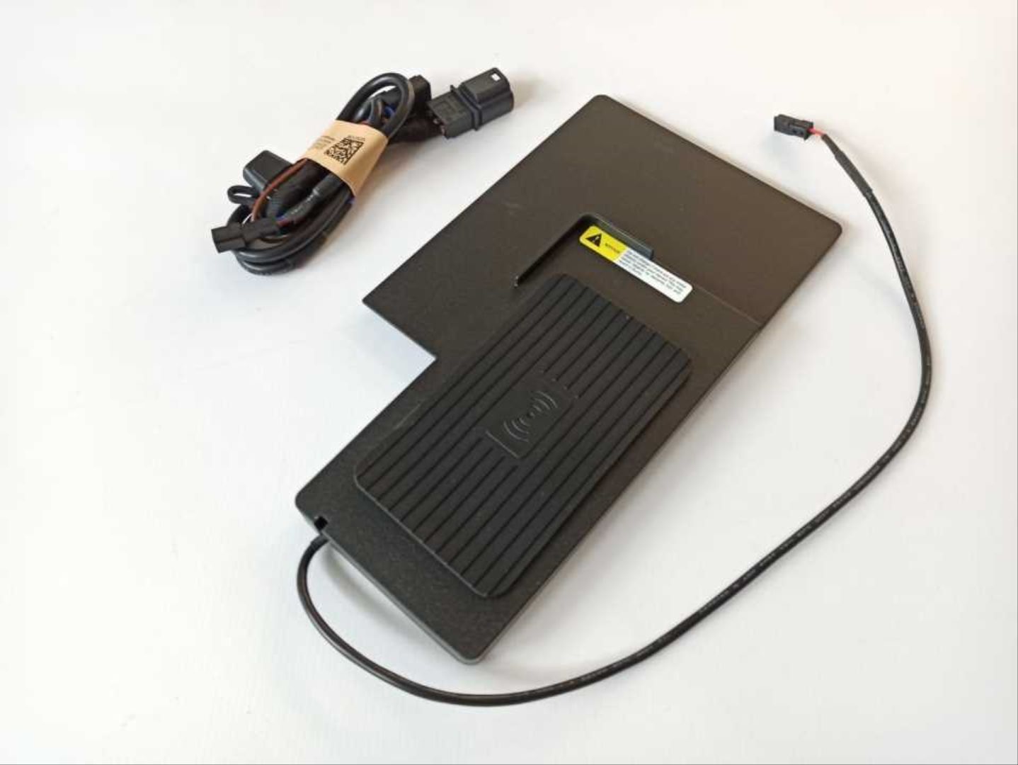 Audi A4 Uyumlu 2016-2019 Telefon Şarj Kiti