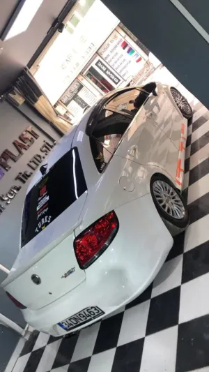 Fiat Linea 2007-2018 (Type 323) uyumlu Yan Marşpiyel modelleri DRS Tuning'de. Kaliteli malzeme, hızlı kargo ve güvenli alışverişle hemen inceleyin.