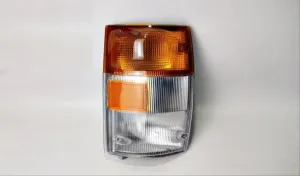 NPR 66 IÇIN UYUMLU 1997-2004 SINYAL -SAG (SIYAH)DRS Tuning kalitesiyle tanışın! Özel olarak Isuzu  model araçlar için üretilen bu ürün, otomobilinizin hatlarına