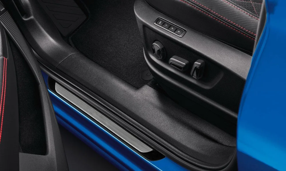 Skoda Octavia Uyumlu A8 Sedan Krom Kapı Eşik Koruması Krom Line 2020 Üzeri 4 Parça