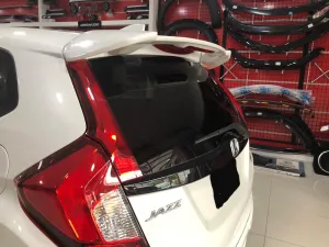 Honda Jazz 2013-2020 (GK) uyumlu 2015-Anatomik Spoiler Boyalı modelleri DRS Tuning'de. Kaliteli malzeme, hızlı kargo ve güvenli alışverişle hemen inceleyin.